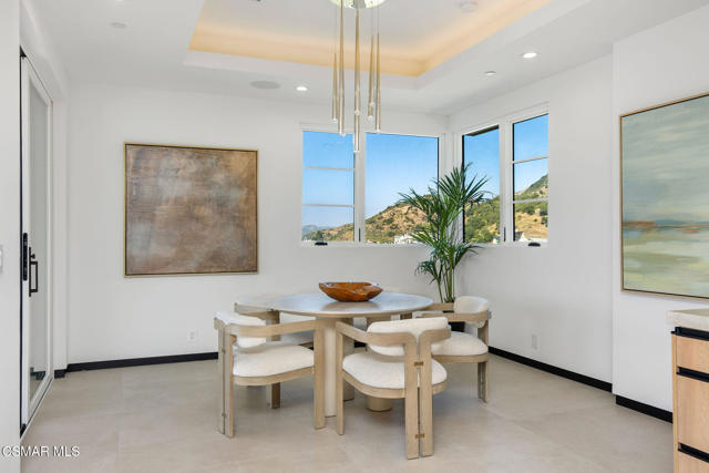 118 Giles Road, Lake Sherwood CA: https://media.crmls.org/mediaz/ebe49e07-ce6a-4a0d-8943-089e50f275b6.jpg