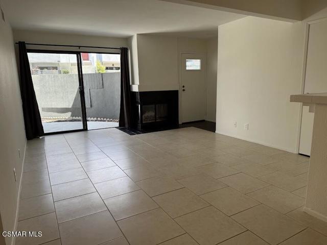 1190 Tivoli Lane, Simi Valley CA: https://media.crmls.org/mediaz/ebe4ebbd-ff82-474e-af69-b511ce500d99.jpg