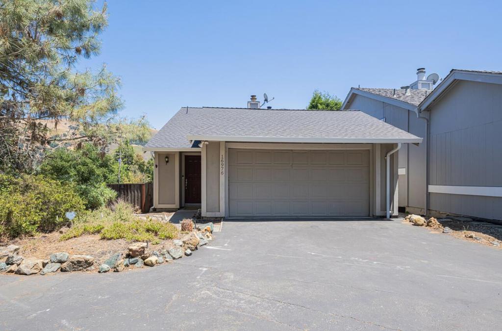 16976 Leslie Court