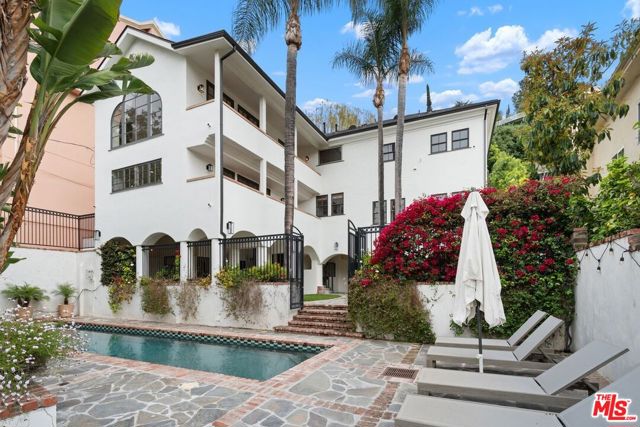15257 Encanto Drive, Sherman Oaks CA: https://media.crmls.org/mediaz/ebe59bf4-9c91-41c3-a6f1-fd3c400d7688.jpg