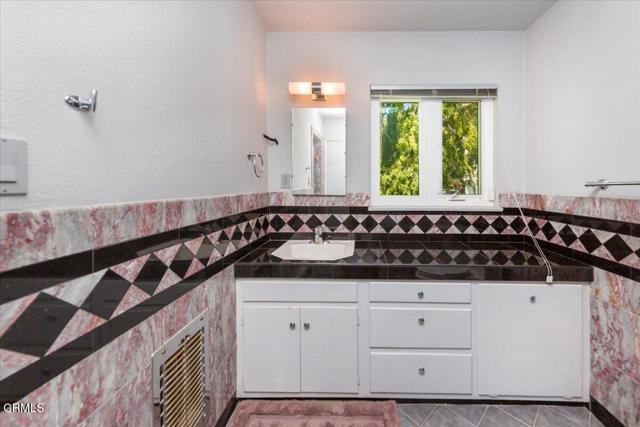 1372 Inverness Drive, Pasadena CA: https://media.crmls.org/mediaz/ebe5dfe3-a1fa-439e-8b03-52480835c700.jpg