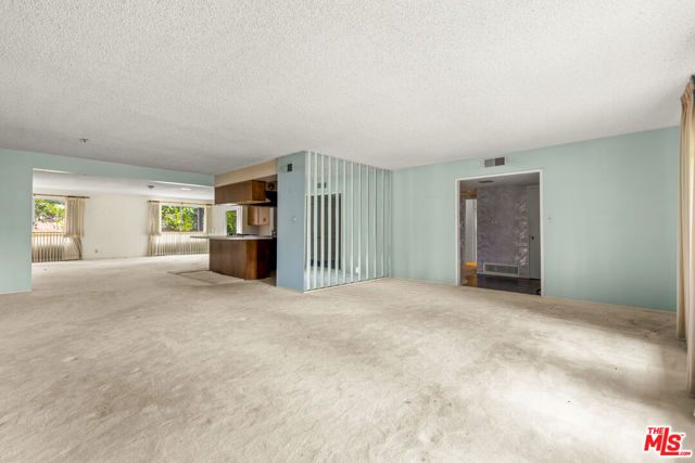 1379 Acapulco Avenue, Simi Valley CA: https://media.crmls.org/mediaz/ebe65d26-d169-449d-8663-9d474309c984.jpg