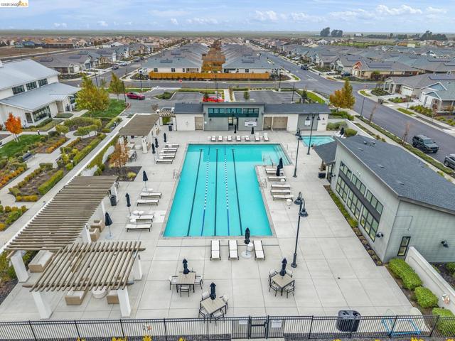 2087 Stars Dr, Rio Vista CA: https://media.crmls.org/mediaz/ebe6918b-198d-4e52-b80c-187d3fd70945.jpg