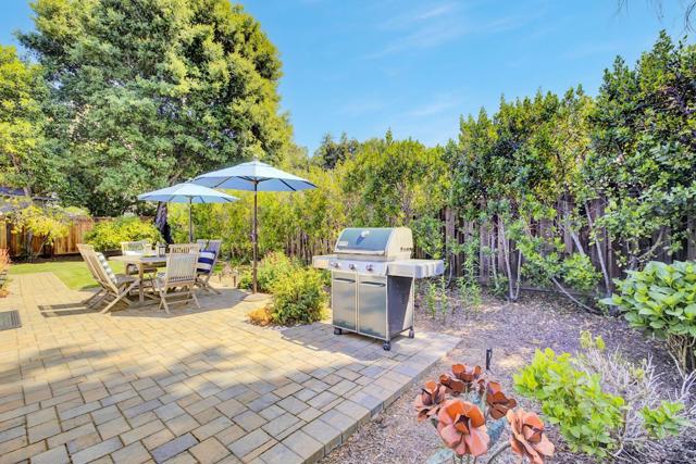 192 Oak Court, Menlo Park CA: https://media.crmls.org/mediaz/ebe6a878-52f9-4215-ba12-7e3b262b6ed4.jpg