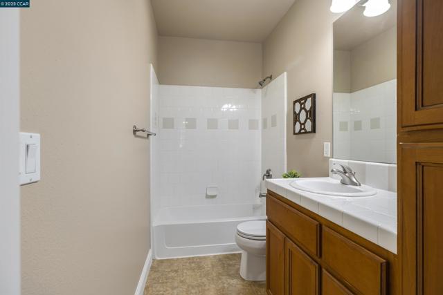 1121 Haven Street, Martinez CA: https://media.crmls.org/mediaz/ebe709d6-d7ed-408e-a016-1b42dafe45dd.jpg