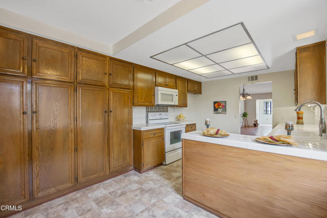 31310 village 31, Camarillo CA: https://media.crmls.org/mediaz/ebe7372b-3994-4394-a36a-24a174617b86.jpg