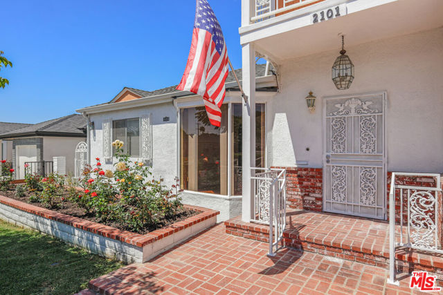 2101 N Almadale Avenue, Los Angeles CA: https://media.crmls.org/mediaz/ebe77a53-b741-4b4e-9a56-325ce68734f0.jpg