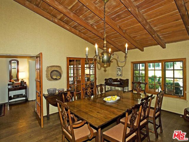 17545 Parthenia Street, Sherwood Forest CA: https://media.crmls.org/mediaz/ebe7b914-cefd-4a8c-a534-fcf5ac314d5d.jpg