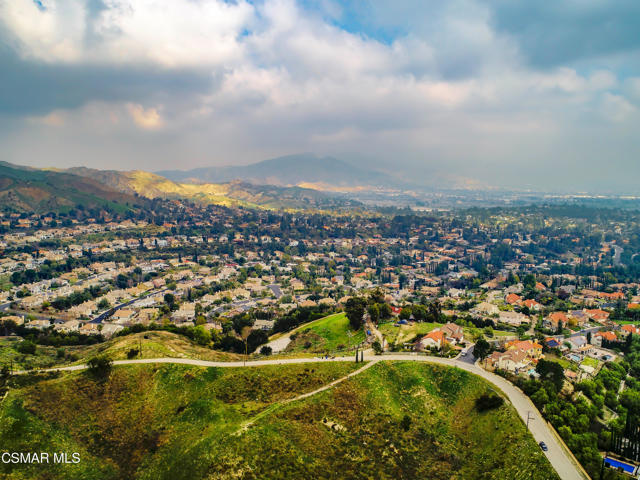 17900 Bull Canyon Road, Granada Hills CA: https://media.crmls.org/mediaz/ebe7c69b-b855-42ea-be24-44afcaba580b.jpg