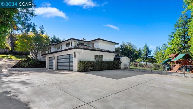 Image 5 of 60 For 830 Ridge Dr