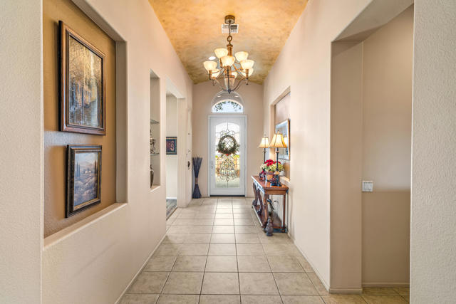 17 Corte Del Sol, Rancho Mirage CA: https://media.crmls.org/mediaz/ebe907c9-8cb1-4bac-b308-9f44b9477371.jpg