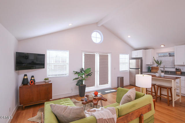 Detail Gallery Image 32 of 42 For 3363 Hollydale Dr, Los Angeles,  CA 90039 - 3 Beds | 3/1 Baths