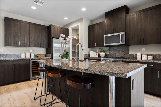 850 Maple Place, East Palo Alto CA: https://media.crmls.org/mediaz/ebe96ffe-d68f-4224-90da-d14cf36471fc.jpg