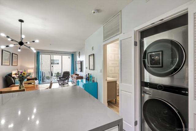 1601 India St, San Diego CA: https://media.crmls.org/mediaz/ebe982c4-45a6-4570-b602-ace71a99e40d.jpg