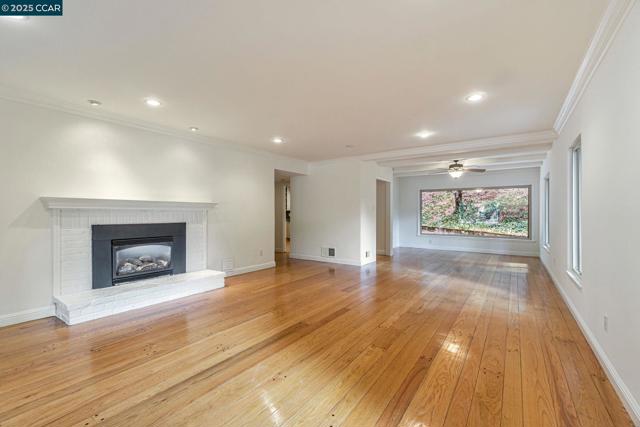 9 Wanda Way, Martinez CA: https://media.crmls.org/mediaz/ebe9e088-f376-4f90-978d-77b245bd8ff5.jpg