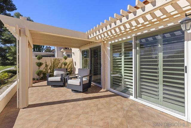 12071 Caminito Corriente, San Diego CA: https://media.crmls.org/mediaz/ebe9ed14-1051-4390-9aea-2ccd32567cb1.jpg