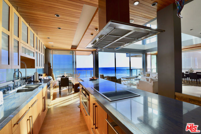 24826 Malibu Road, Malibu CA: https://media.crmls.org/mediaz/ebea4369-5ae7-4dad-914b-ea265f479513.jpg