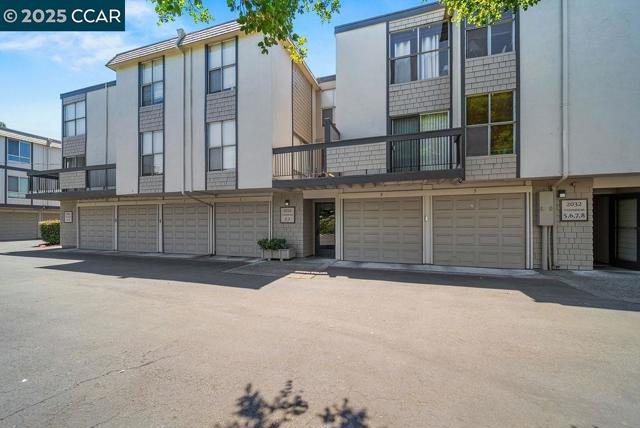 2032 Sierra Road, Concord CA: https://media.crmls.org/mediaz/ebeb1c16-7e93-461b-a930-836f3a791226.jpg