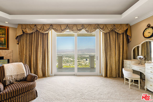 7833 Torreyson Drive, Los Angeles CA: https://media.crmls.org/mediaz/ebeb31c4-13c8-4b97-80be-5549bf13e54e.jpg