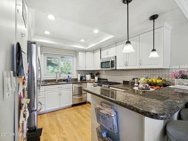 1206 S Westlake Boulevard, Westlake Village CA: https://media.crmls.org/mediaz/ebeb3d0f-eab3-4ba0-9e50-68e390b3d77e.jpg