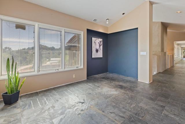 27615 Alps Ln, Escondido CA: https://media.crmls.org/mediaz/ebebd0d2-cf43-436f-8f46-9596bd6682b8.jpg