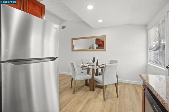 2206 Gehringer Dr, Concord CA: https://media.crmls.org/mediaz/ebec8084-c8c8-4178-8928-1b7b2b6a728c.jpg