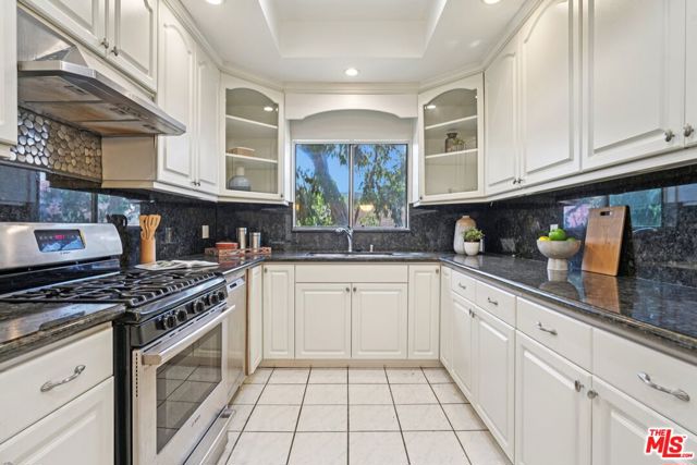 1209 Amherst Avenue, Los Angeles CA: https://media.crmls.org/mediaz/ebec9028-c07f-4ed6-93e9-b05a84aaf596.jpg