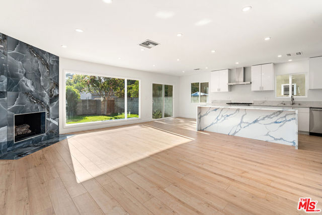 5822 Saloma Avenue, Sherman Oaks CA: https://media.crmls.org/mediaz/ebed8fc6-7017-4622-aa40-19a58a0ea988.jpg