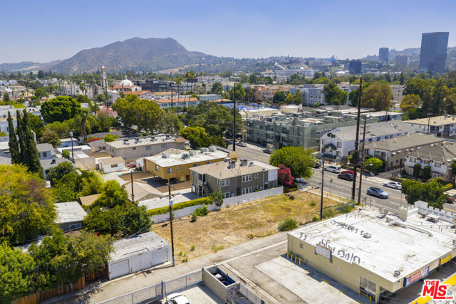 10945 Moorpark Street, North Hollywood CA: https://media.crmls.org/mediaz/ebee8760-e0e1-46de-a2c4-6e75417d7205.jpg