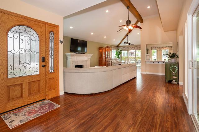 1564 Via Brisa Del Lago, San Marcos CA: https://media.crmls.org/mediaz/ebef83c7-f366-43e4-99f4-f1c62ff977d8.jpg