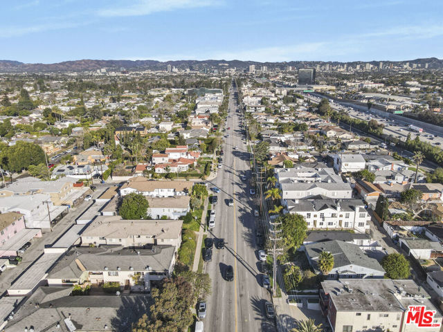 3734 Sawtelle Boulevard, Los Angeles CA: https://media.crmls.org/mediaz/ebeffd49-ac39-48ac-b22a-5847734d6977.jpg