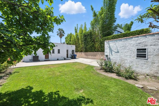 330 N La Jolla Avenue, Los Angeles CA: https://media.crmls.org/mediaz/ebf00e3c-c64c-45b5-a6f2-e4d6a0e285cb.jpg