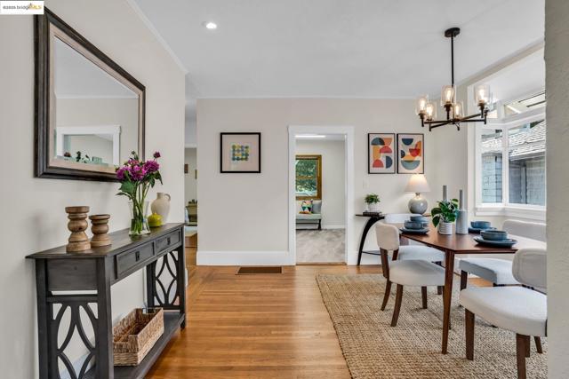 580 Chetwood St., Oakland CA: https://media.crmls.org/mediaz/ebf053c4-5932-4664-bb26-7ee7a2695232.jpg
