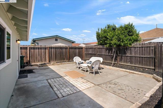 36533 Ruschin Dr, Newark CA: https://media.crmls.org/mediaz/ebf0b580-3f0d-43fe-9331-3938e429264d.jpg