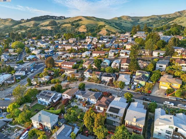 2579 Jacobs St, Hayward CA: https://media.crmls.org/mediaz/ebf1a1f7-49d1-4056-ac27-b70fe70b55db.jpg