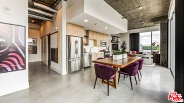 695 S Santa Fe Avenue, Los Angeles CA: https://media.crmls.org/mediaz/ebf1d2fe-e5cd-49ea-82d4-b747cdf65828.jpg