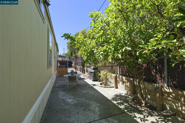 55 Pacifica Ave, Bay Point CA: https://media.crmls.org/mediaz/ebf1da2b-c63c-40f6-9e74-ebbb5d66de1f.jpg