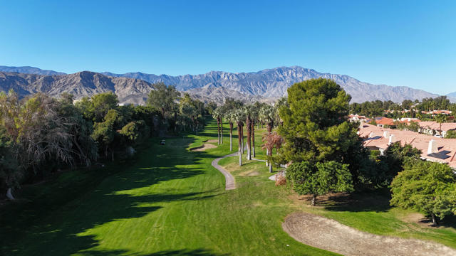 205 Kavenish Drive, Rancho Mirage CA: https://media.crmls.org/mediaz/ebf24998-0d84-48a7-a2e6-14e0f8da5f28.jpg