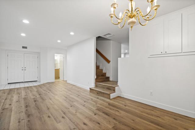 Detail Gallery Image 7 of 54 For 1065 S Hanlon Way, Anaheim Hills,  CA 92808 - 5 Beds | 3/1 Baths