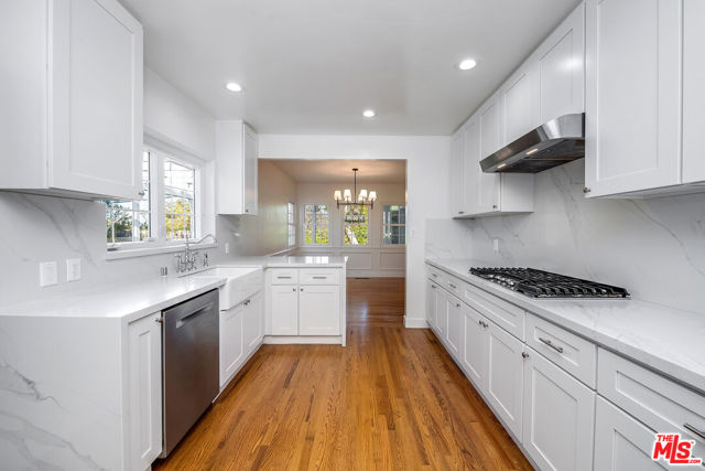 4118 Davana Road, Sherman Oaks CA: https://media.crmls.org/mediaz/ebf25772-1b96-4625-9fc0-79758e6db124.jpg