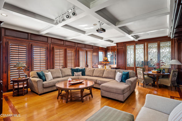 5810 Zumirez Drive, Malibu CA: https://media.crmls.org/mediaz/ebf30354-4747-4ffc-8659-9275c1c4d485.jpg