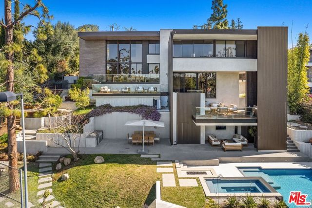 1005 Elden Way, Beverly Hills CA: https://media.crmls.org/mediaz/ebf305bd-4880-47e6-9d36-64ca0fa0b514.jpg
