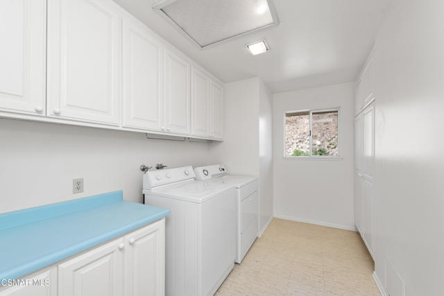 1140 San Clemente Way, Camarillo CA: https://media.crmls.org/mediaz/ebf3ef75-b0cc-45e0-86d8-b30858f0890b.jpg