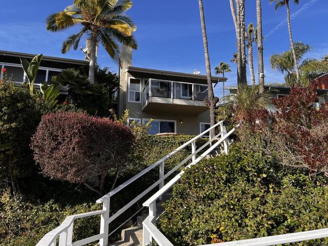 4587 Cove Drive, Carlsbad CA: https://media.crmls.org/mediaz/ebf48a80-2033-4925-997d-79c28b8571db.jpg