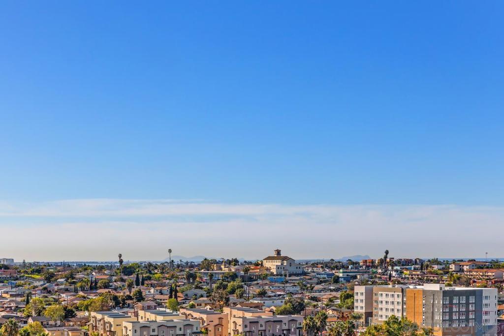 https://media.crmls.org/mediaz/ebf4a11d-a10f-4e8d-8600-b228d1752d1f.jpg?preset=X-Large