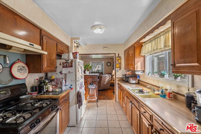 1757 Wellesley Avenue, Los Angeles CA: https://media.crmls.org/mediaz/ebf4ba5f-63e6-4910-93d8-430ed424d1ef.jpg