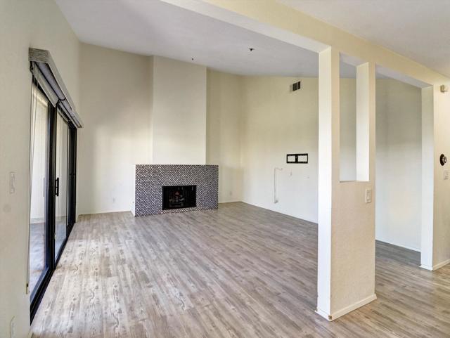 426 Village W Square, Palm Springs CA: https://media.crmls.org/mediaz/ebf4eb13-bceb-42a2-bb58-2c54b94cec5b.jpg