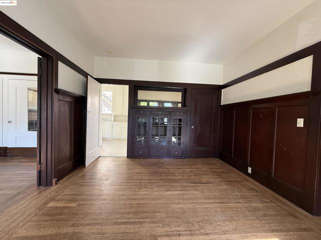 3999 Clarke, Oakland CA: https://media.crmls.org/mediaz/ebf54563-095c-42d3-9027-e18f20321582.jpg