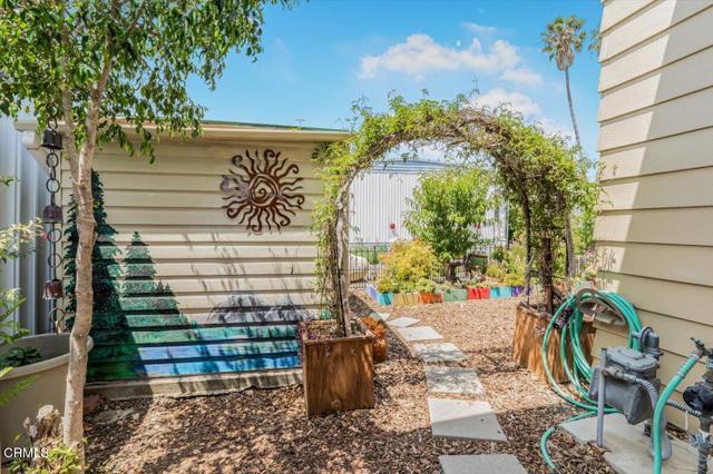 1500 Richmond Rd, Santa Paula CA: https://media.crmls.org/mediaz/ebf59ee7-e64d-4083-98d4-2c36d7ed5d4a.jpg