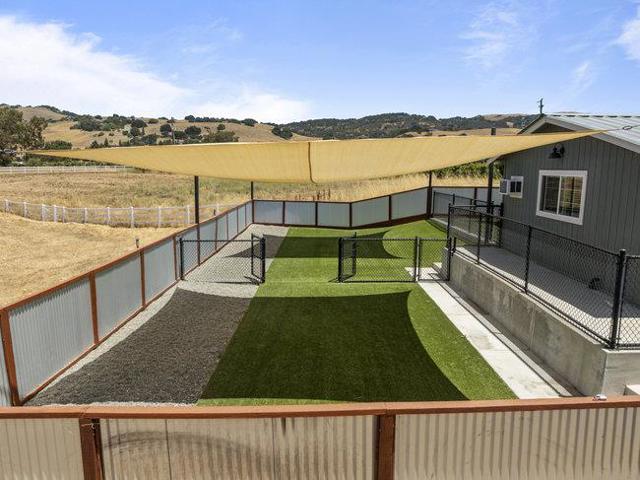 2985 Roop Road, Gilroy CA: https://media.crmls.org/mediaz/ebf5a588-3afe-4c17-89ff-789b3f501e96.jpg